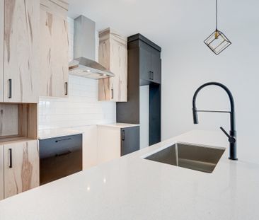 176 Boul. Louis Joseph Papineau Cowansville, QC J2K - Photo 6