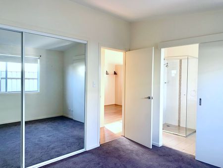 SPACIOUS 2 BEDROOM UNIT - Photo 3