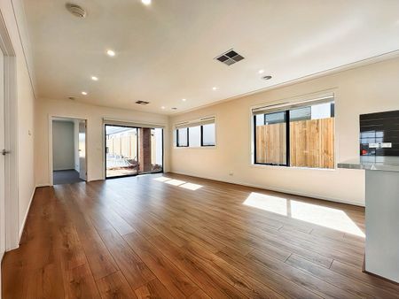 BRAND NEW 4 Bedroom Home with SOLAR PANELS! - Photo 2