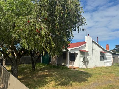 Two bedroom home in South Shepparton - Photo 4