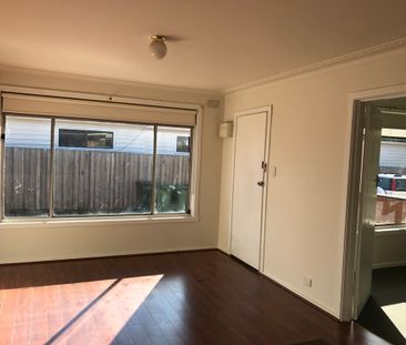 Ideally located 2 bedroom unit - ready to move in now! - Photo 6