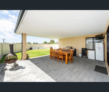 8 Nolan Ln, Dawesville, WA 6211 - Photo 3