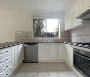 Stylishly Spacious Low-maintenance Living - Photo 4