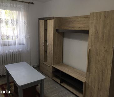 In Zona-Liceul Sanitar-inchiriez apartament cu 2 camere, pret 220Euro - Photo 2