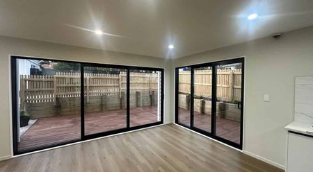 Home In Blockhouse BAy - Photo 2