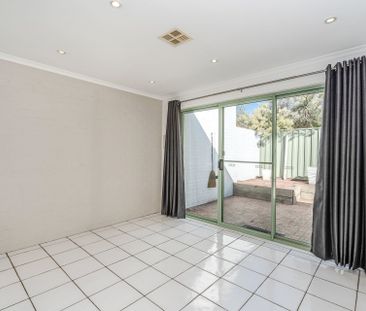 8/4 Redwood Avenue, Jerrabomberra NSW 2619 - Townhouse For Rent | D... - Photo 2