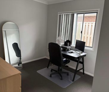 Beautiful 4 Bedroom Family Home - Available March! - Photo 5