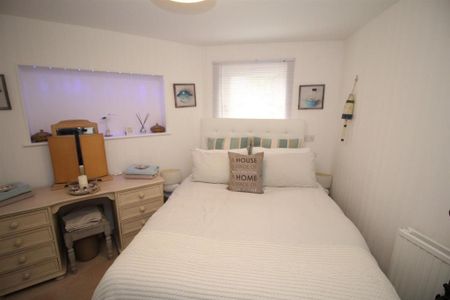 3 bedroom detached house to rent - Photo 4