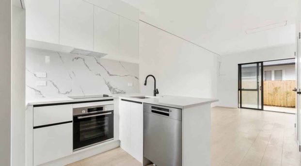 Near New 2 Bed 2 bath Townhouse in Pakuranga - Photo 1