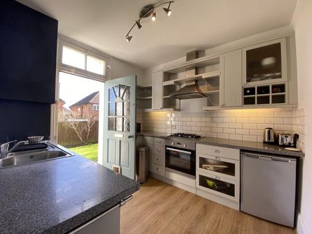 The Grange, Guildford, Surrey, GU2 - Photo 2