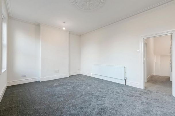 4 bedroom flat to rent - Photo 1