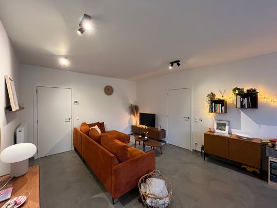 Recent, gelijkvloers 2-slpk-appartement - Photo 1