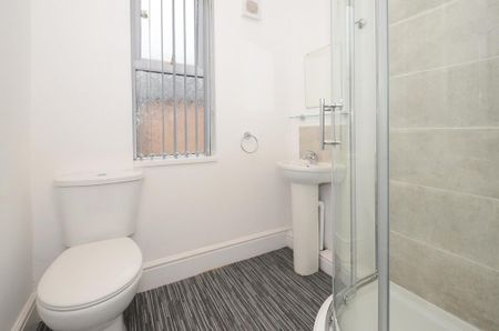 1 bedroom in a house share to rent - Photo 3