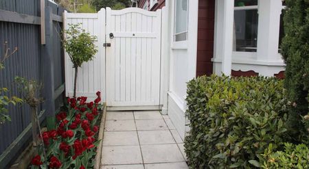 Modern Character Villa in Mt Victoria – Central - Photo 5