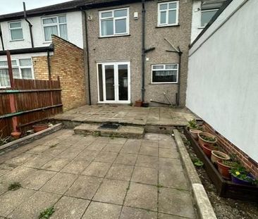 3 bedroom terraced house to rent - Photo 5