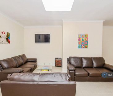 1 bedroom in a flat share to rent - Photo 2