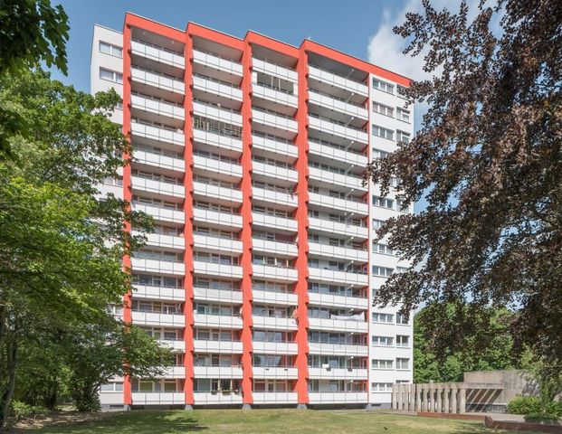 Sanierte 4-Zimmer-Wohnung mit zwei Bädern und Balkon mit Blick über Braunschweig! - Foto 1