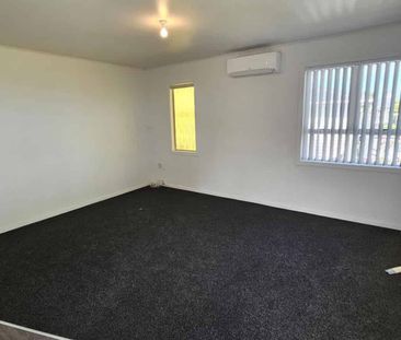 OCEAN VIEWS AND COMFORT! - Photo 2