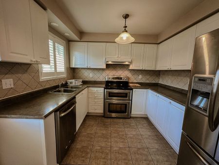 For Lease - 41 Sandyshores Drive, Brampton, Ontario - Photo 2