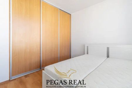 Pronájem bytu 2+kk 48 m - Fotografie 3