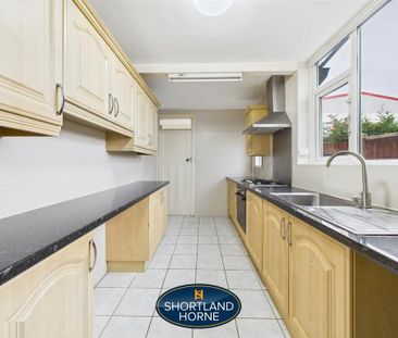 3 bedroom end of terrace house to rent - Photo 6