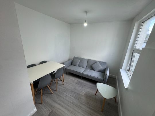 2 Bed Flat, Montpelier Road, BN1 - Photo 1