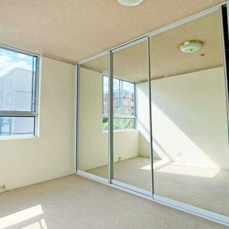 Goodsize 1Bed 1Bath Unit with Balcony & Carspace - Photo 4