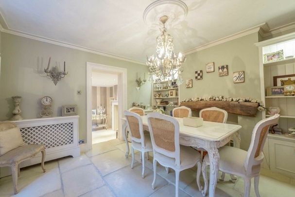 The Green, Twickenham, TW2 - Photo 1