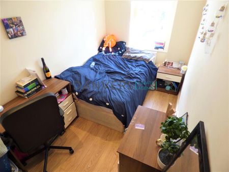 4 bedroom terraced house to rent - Photo 3