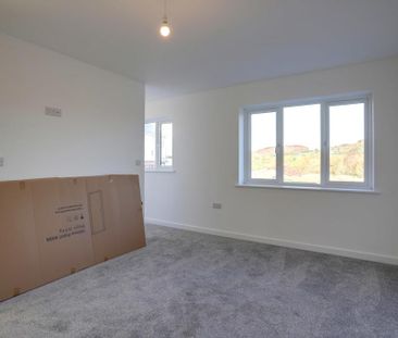 4 bedroom detached house to rent - Photo 3