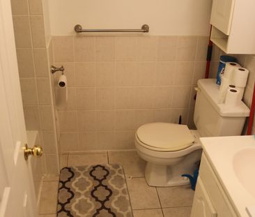 For Lease - 39 Ellerby Square, Vaughan, Ontario - Photo 3