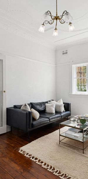 Charming Art Deco Ground-Floor Apartment Moments from Bronte Beach & Charing Cross - Photo 1