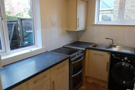 2 bedroom flat to rent - Photo 3