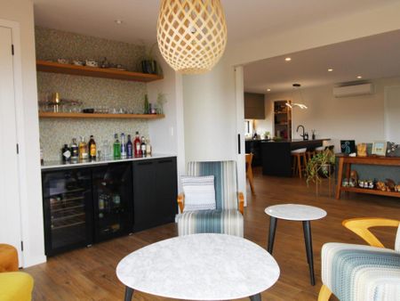 BRAND SPANKING NEW! - Photo 2