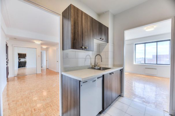 Apartment Building in the Heart of Westmount – 200 Kensington, Montreal - Photo 1