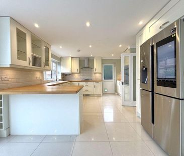 4 bedroom detached house to rent - Photo 3