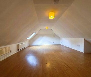 Chingford Avenue, Farnborough, Hampshire, GU14 - Photo 4