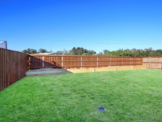 Bright & Beautiful - Great Backyard! - Photo 1