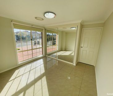 PERFECT FAMILY HOME!! - Photo 6