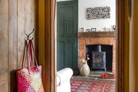 One Tree Hill Road, Guildford, GU4 - Photo 2