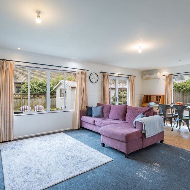 Private, Modern Family Oasis – 5 Min Walk to CBD - Photo 1