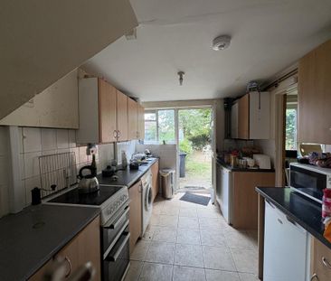 1 bedroom in a house share to rent - Photo 3