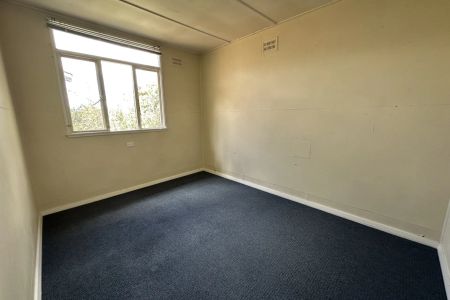 Cosy 3 bedroom home in Cooma North - Photo 4