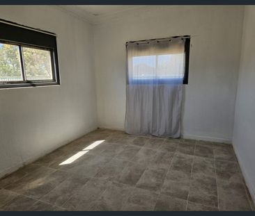 LOVELY FAMILY HOME - Photo 2