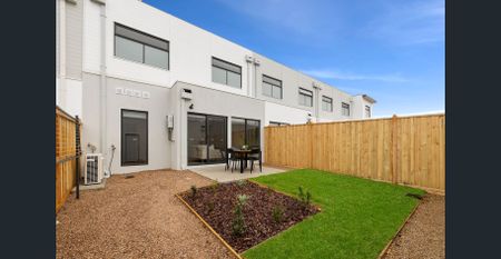 Elegant Townhome Retreats Awaits! - Photo 2