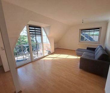 Schöne Dachgeschosswohnung mit Loggia in 31632 Husum - Photo 1
