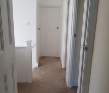 4 bedroom semi-detached house to rent - Photo 3