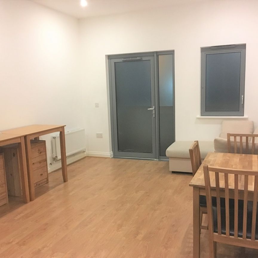 2 Bed Flat, Aqua Vista Square, E3 - Photo 1