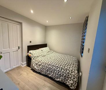 1 bed Maisonette To Let - Photo 2