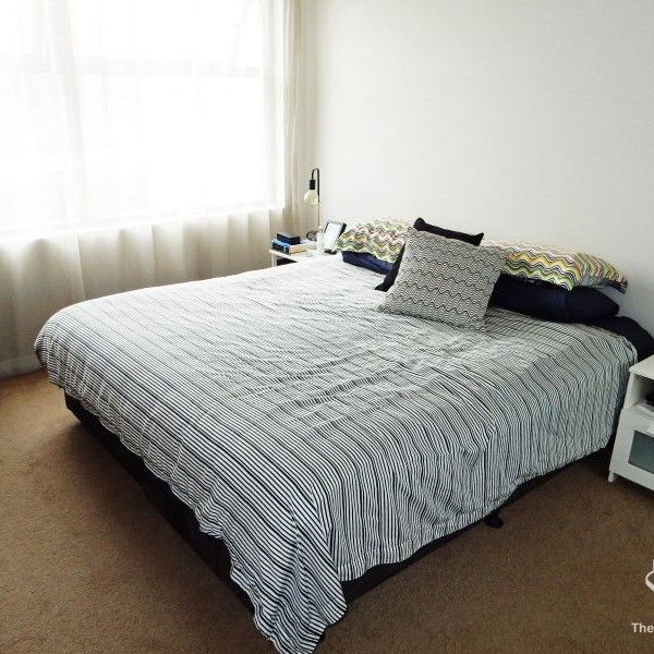 Large & Modern Love Street Apartment - Photo 1